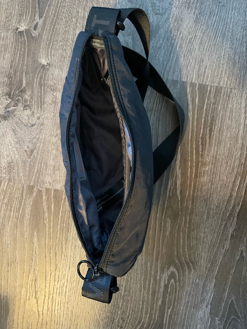 Free  People Movement Bulls Eye Sling Bag black sporty travel - Picture 3 of 6